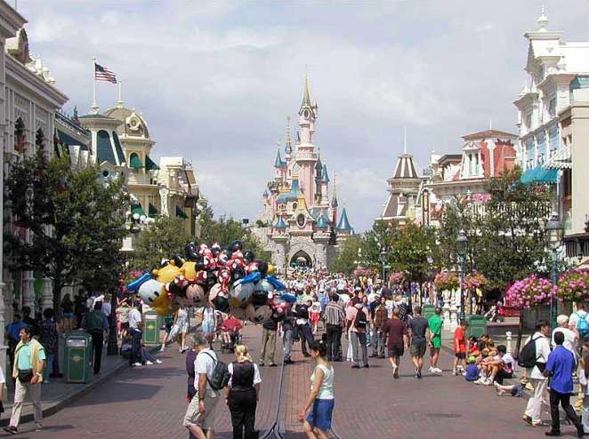 Main street Диснейленда в Париже